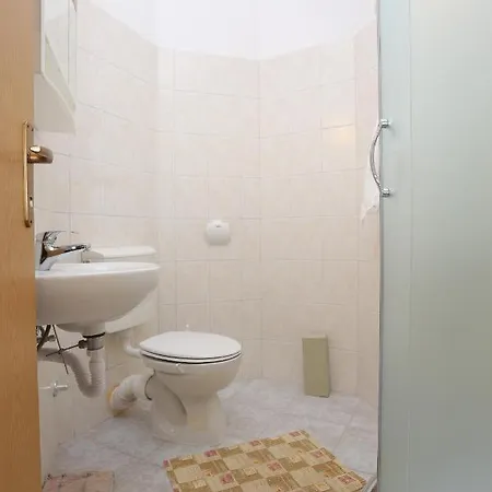 14541b Apartment *